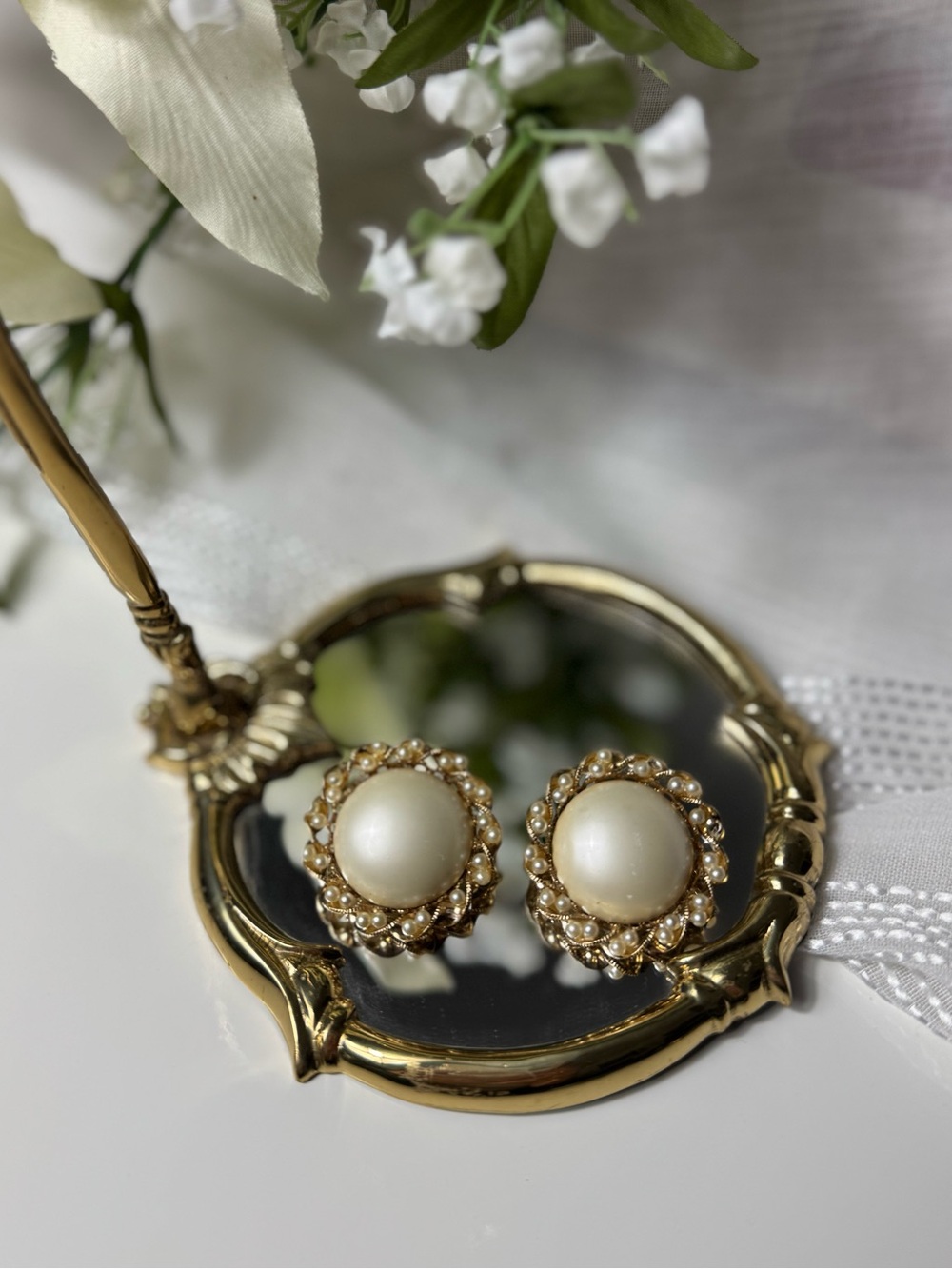 Vintage Pearl and Gold Women's Earrings Clip On grandma core Pinterest - Picture 2 of 16